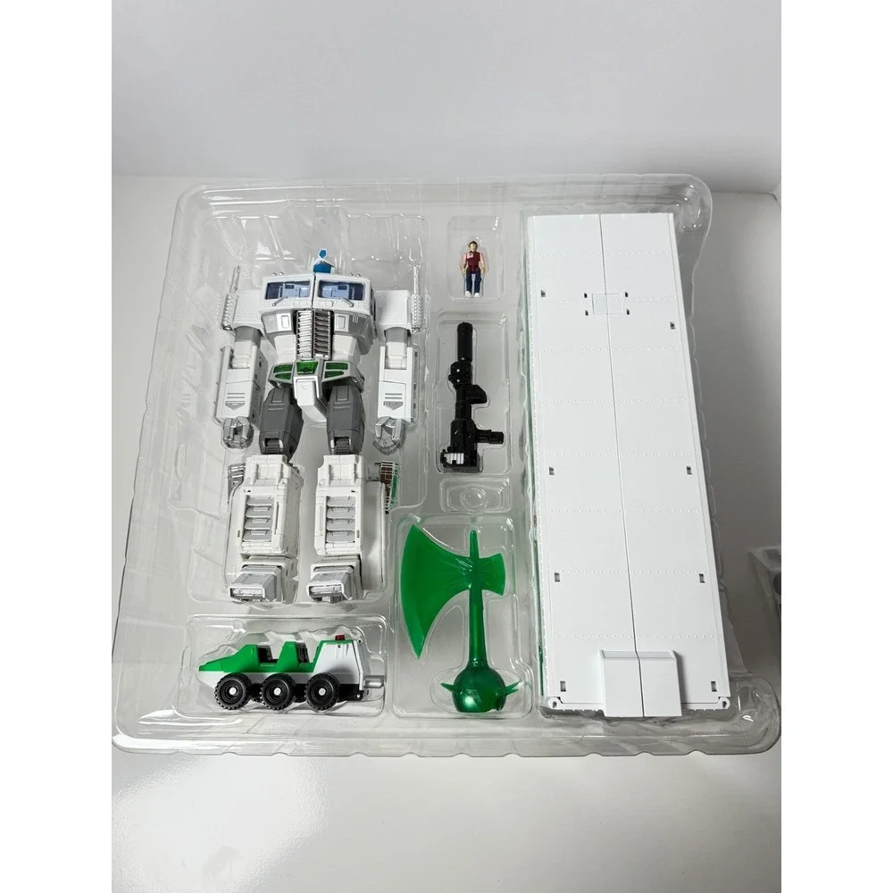Takara Tomy Transformers Masterpiece MP-711 Convoy 7-Eleven Optimus Prime Figure